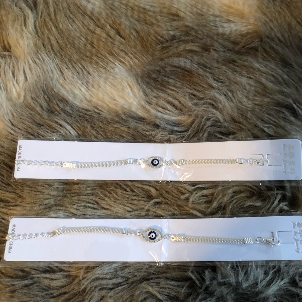 Eye bracelet